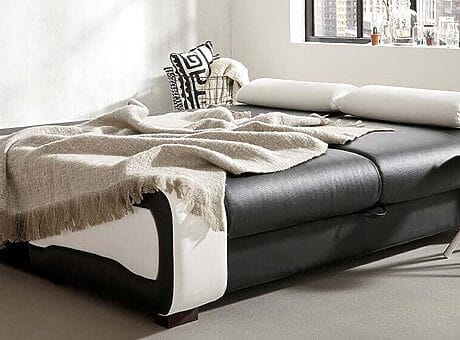 4x een slaapbank buiten de woonkamer